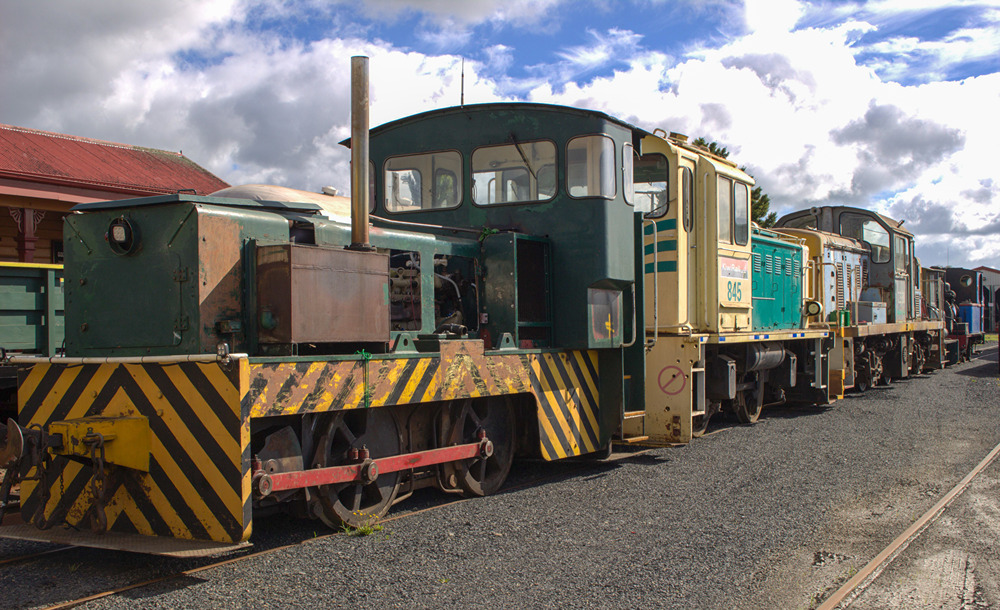 Loco 6, TR, DSC, Loco 1 & Peckett in Waihi Train Yard Loco 6, TR, DSC, Loco 1 & Peckett in Waihi Train Yard